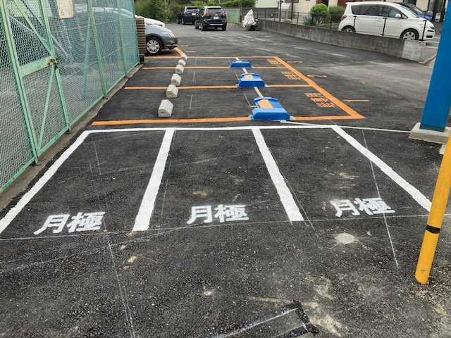 小山駐車場（バイク）の駐車場|コインパーキング内手前の3区画がバイク置場となります