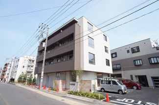 【外観】 | ツートンカラーで落ち着きあり、なおかつ堂々とした建物です。
