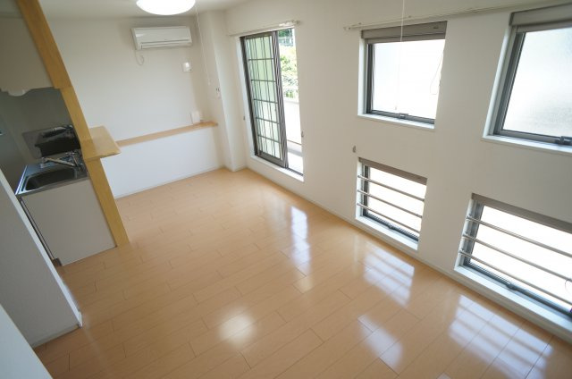 マーベラス撰花園の居間・リビング