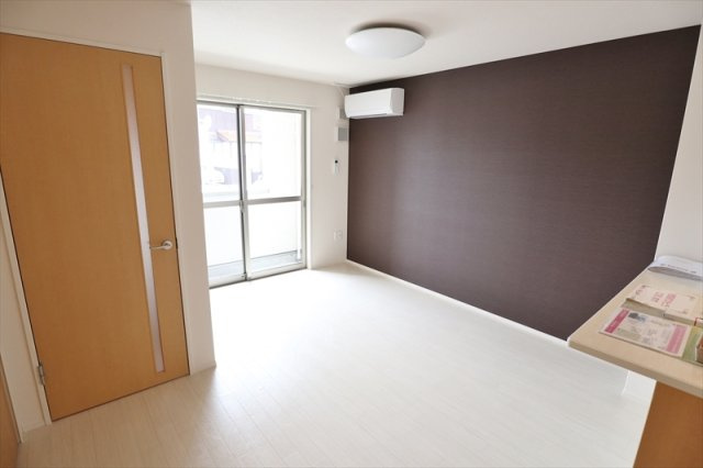 サンライズTOWN寺家の居間・リビング