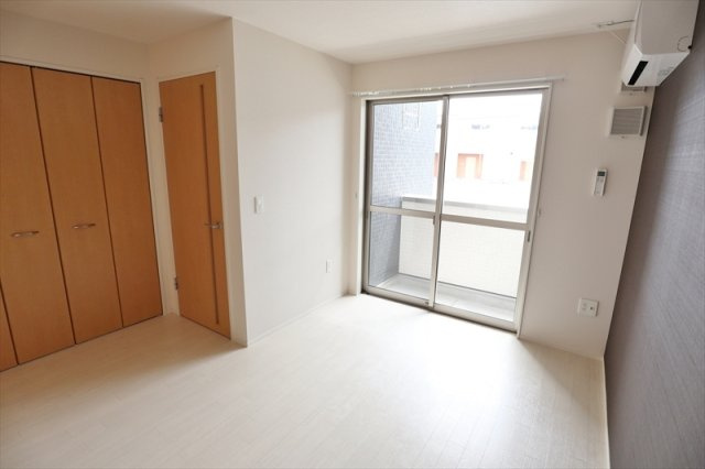 サンライズTOWN寺家の居間・リビング