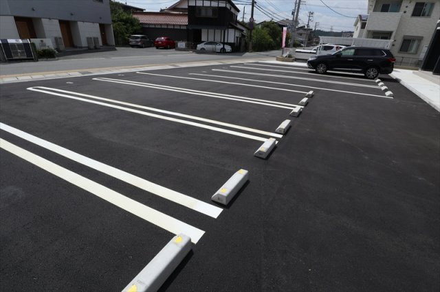 サンライズTOWN寺家の駐車場