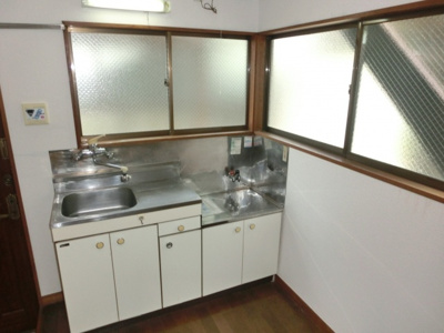 【キッチン】 | ホールインザウォール | ２面採光で明るいキッチン☆