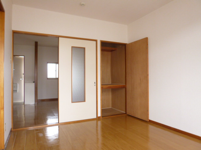 ニューシティウエストリバーの洋室