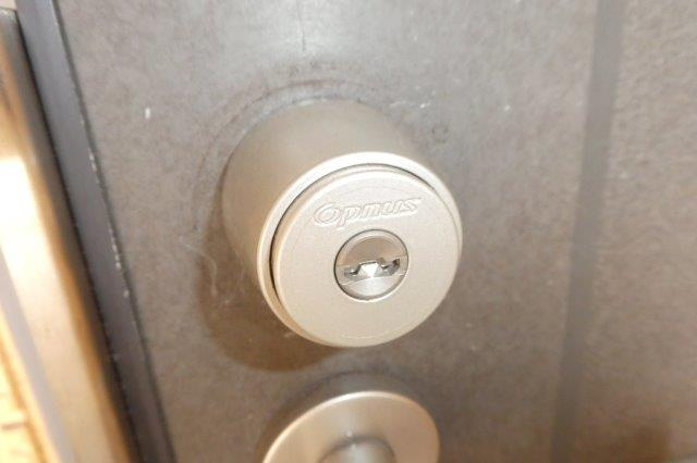 まるハウスＢの玄関