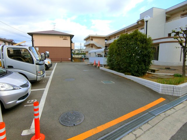 ベルヴィラージュ北野田の駐車場