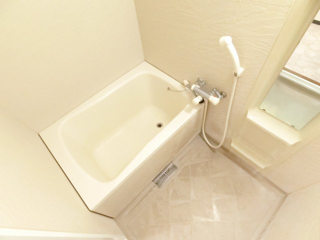 EverGreen泉ヶ丘1号館の浴室|同物件別部屋写真