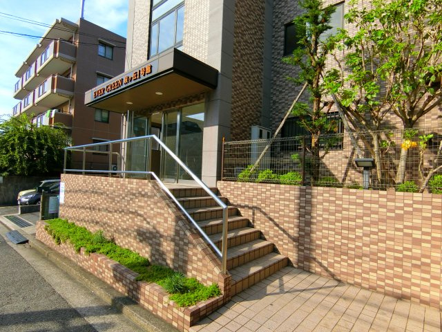 EverGreen泉ヶ丘1号館のエントランス