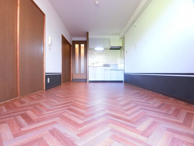 EverGreen泉ヶ丘1号館の居間・リビング|同物件別部屋写真