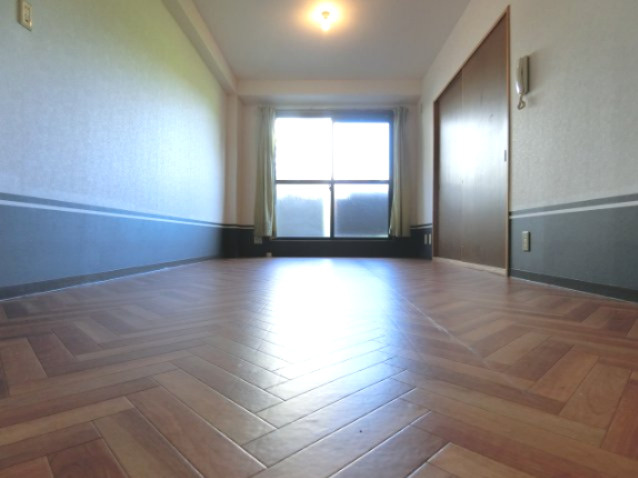 EverGreen泉ヶ丘1号館の居間・リビング|同物件別部屋写真