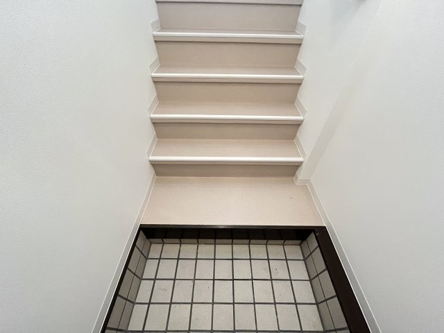 メゾン津々山台の玄関