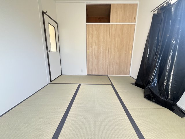 メゾン津々山台の和室