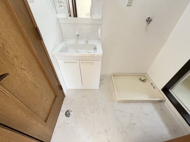 メゾン津々山台の洗面所