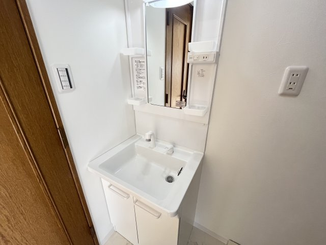 メゾン津々山台の独立洗面台