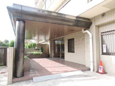 【エントランス】 | 鶴見シティハイツ | JR京浜東北線「鶴見」駅バス10分「大東町」停歩5分。