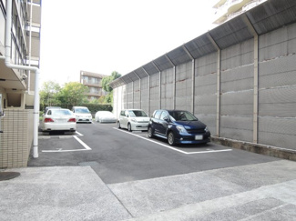 【駐車場】