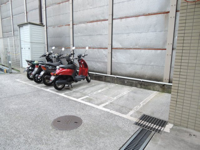 【その他共用部分】 | 鶴見シティハイツ | バイク置場
