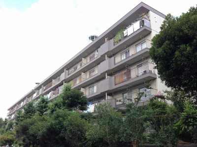 【外観】 | 平住宅２号棟 | 東急田園都市線「溝の口」駅バス15分「東名向ヶ丘入口」バス停徒歩1分！東急田園都市線「宮前平」駅徒歩26分の2駅利用可能！