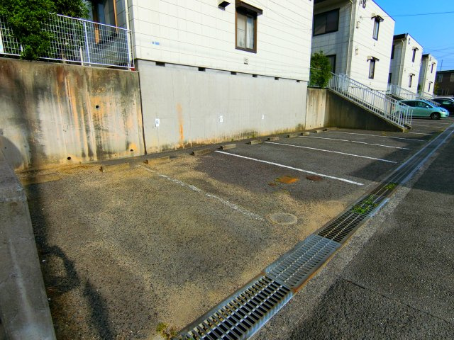 エスポワール小金台の駐車場