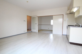 【居間・リビング】 | カルチェ・ダムールA