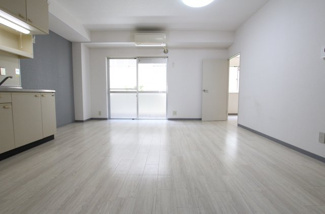 【居間・リビング】 | カルチェ・ダムールA