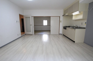 【居間・リビング】 | カルチェ・ダムールA