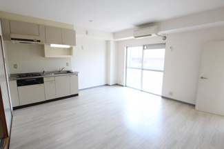 【居間・リビング】 | カルチェ・ダムールA