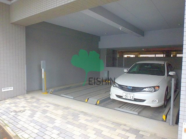 ピュアドーム博多ルネサンスの駐車場