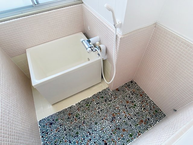 印役5丁目6-45貸家の浴室