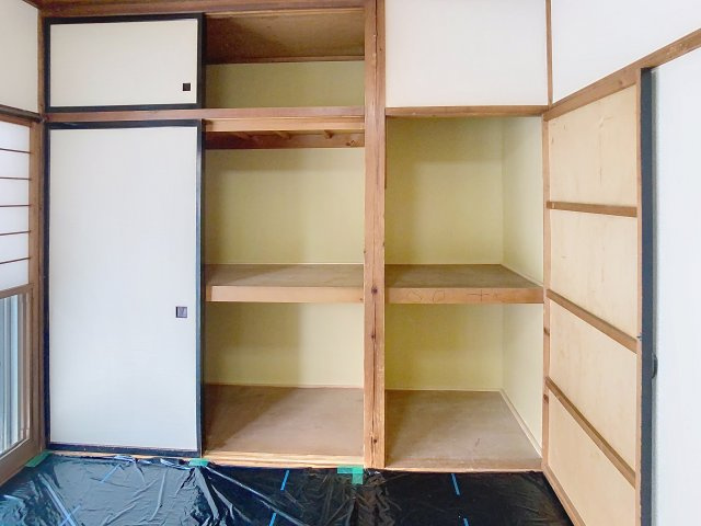 印役5丁目6-45貸家の収納