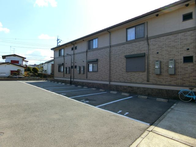 ガーデンハウス明正B棟の駐車場