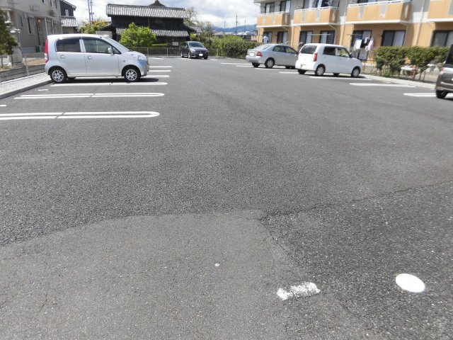 フォーラムワーゴⅡの駐車場