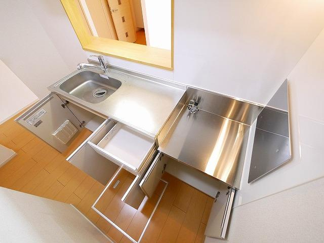 プロミネントのキッチン|コンパクトなキッチンで掃除もラクラク