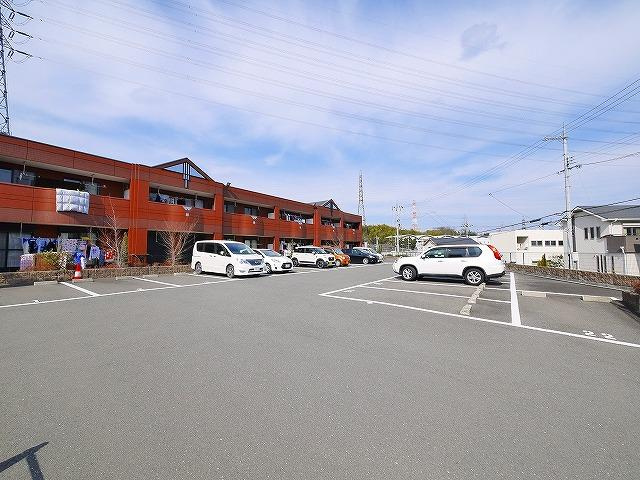 ヒルビレッジの駐車場|駐車場に車を止められます