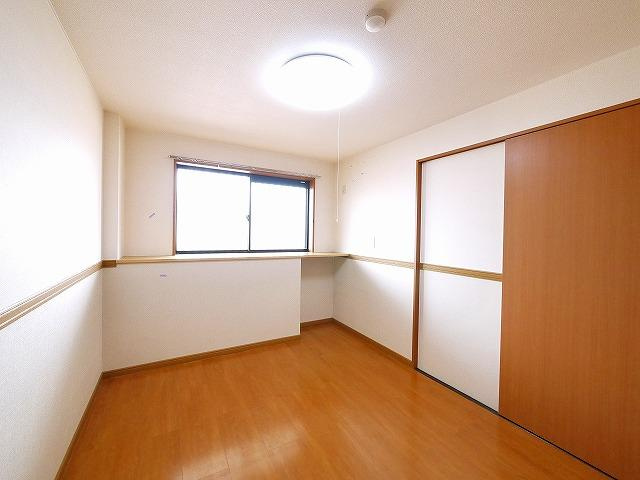 ヒルビレッジの洋室|ゆったりした洋室です