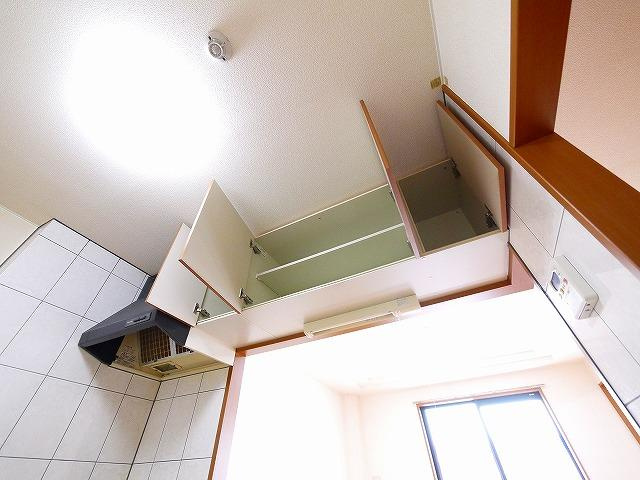 ヒルビレッジのキッチン|キッチン上収納です