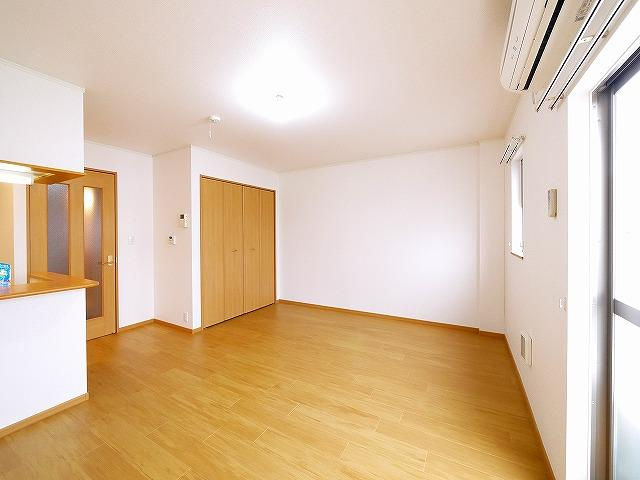 アバンツァートの寝室|広くて明るい寝室