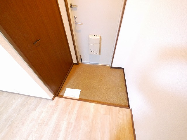 メゾン富雄の玄関