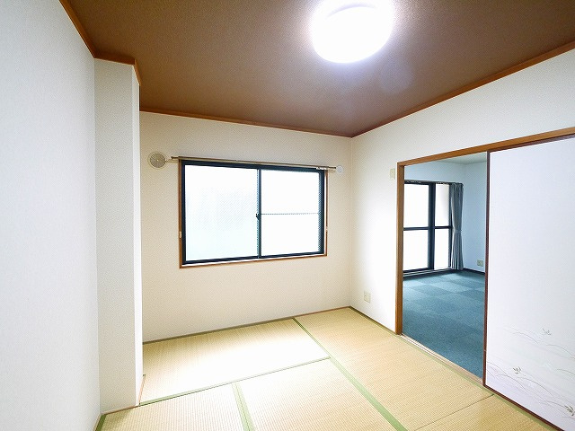 メゾン富雄の和室