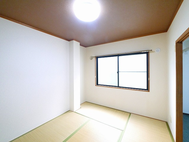 メゾン富雄の和室