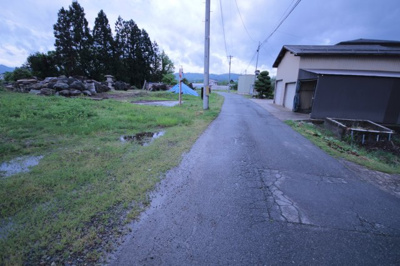 【前面道路含む現地写真】 | 米沢市塩井町塩野①　土地
