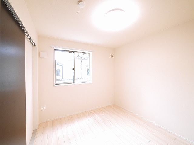 シエル　グランの寝室|コンパクトなお部屋は家具も置きやすいですね