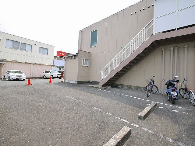 北之庄ビルの駐車場|カースペースがあります