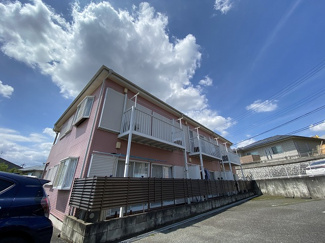 【外観】 | 小田急線「柿生」駅より徒歩3分！便利な立地の2階建てアパートです♪通勤通学はもちろん、お買い物やお出かけにもGood☆