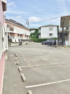 【駐車場】 | いつでも目の届く敷地内に駐車場があります♪荷物がかさばりがちなお買物にも、車があると便利ですよね☆