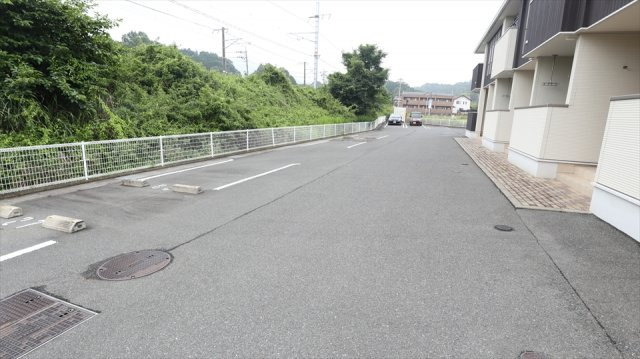 フェデール　Dの駐車場