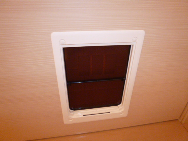 カーサエスペランツァの設備|ペットくぐり戸