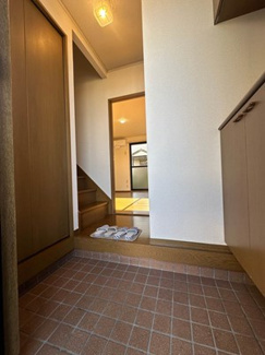 【展望】 | 玄関から室内への景観です♪広めの玄関スペースでお客様のお出迎えもスムーズにできますね☆