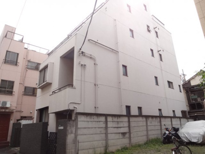 【外観】 | 楓タウンハウス | 楓タウンハウス　鶯谷駅から徒歩３分の好立地！大通りから１本中に入っているため、静かな環境！ワンフロア２世帯！４階建ての鉄筋コンクリート造！