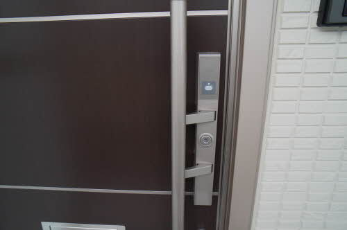 シャーメゾン・フォルトーナの玄関